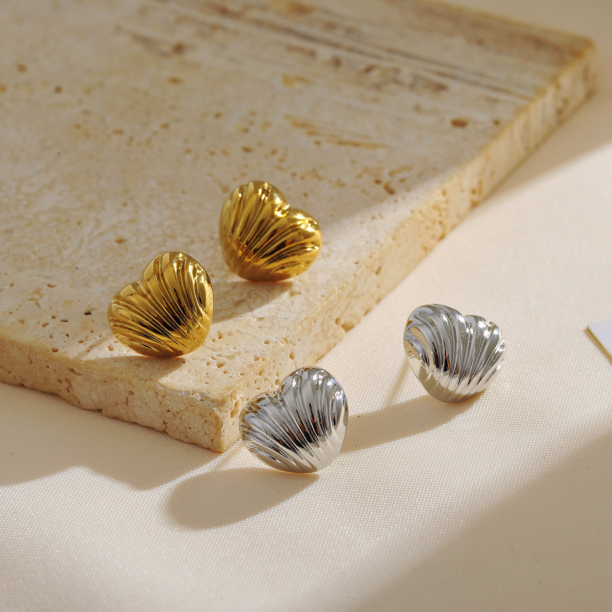 The sweetheart earrings