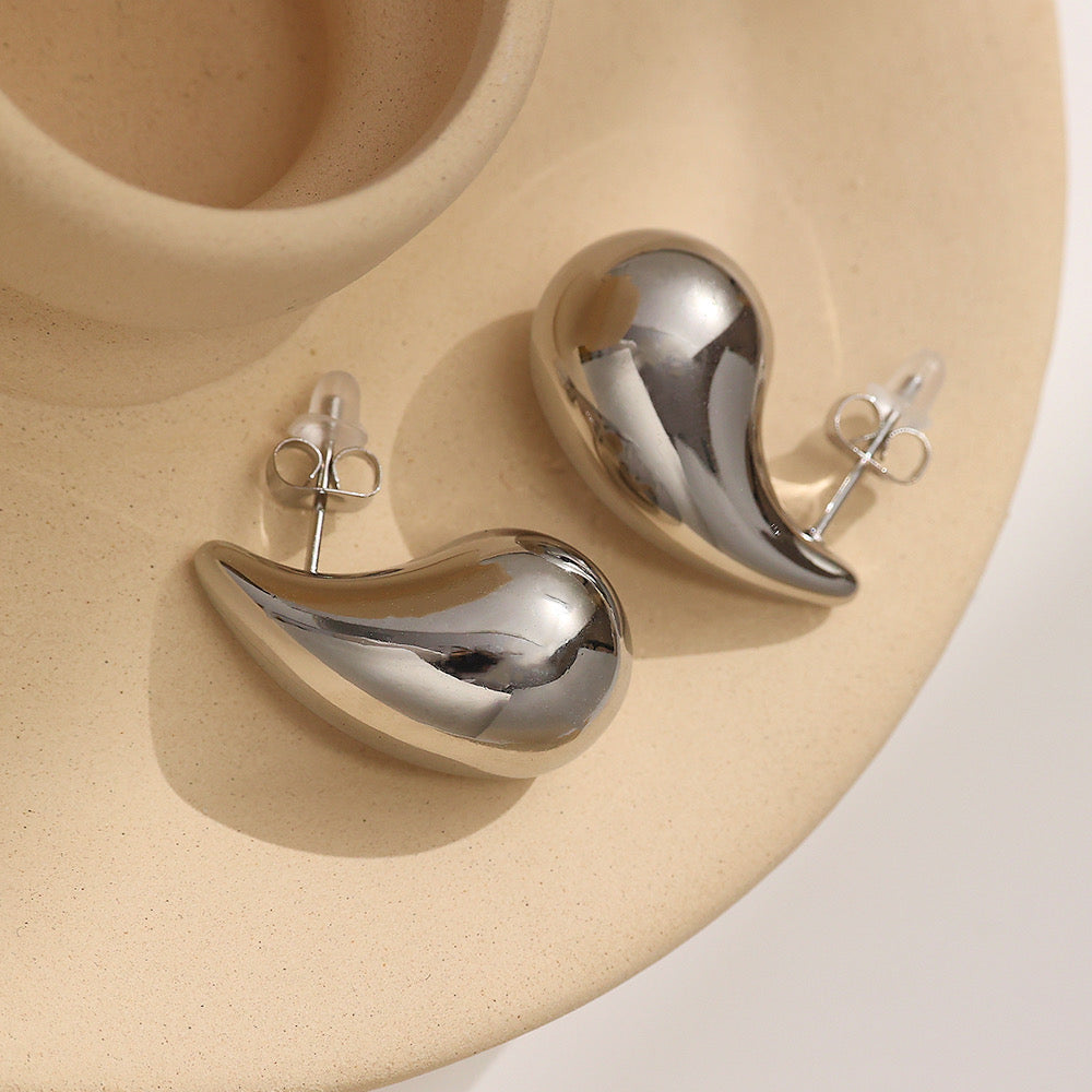 The teardrop earring